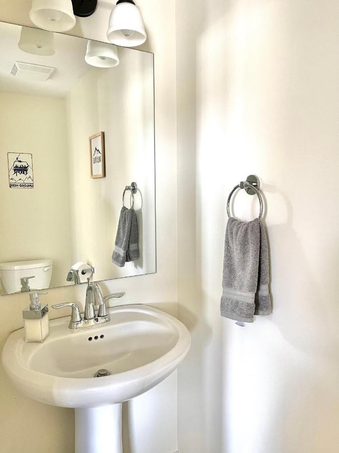 Perfect Base Invermere 3Bd Townhouse Mt Views With Garage Dış mekan fotoğraf